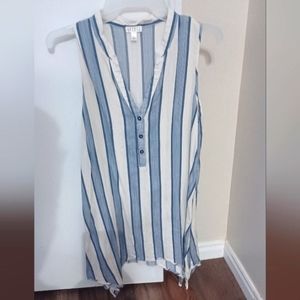 Womens top 3/$25